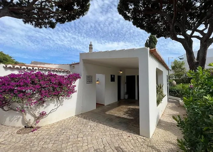 Traditional 3 Bedroom Villa With Great Pool In The Heart Of Vale Do Lobo