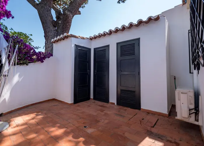 Traditional 3 Bedroom Villa With Great Pool In The Heart Of Vale Do Lobo